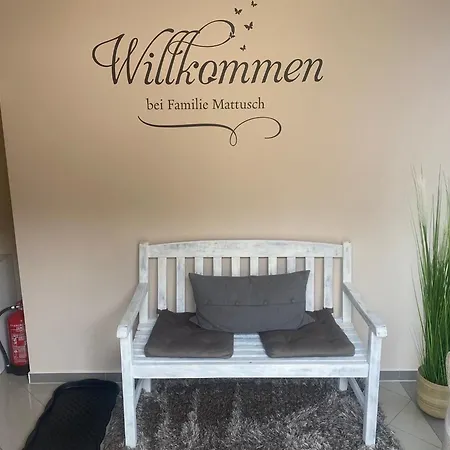 Ferienwohnung Am Waldesrand - Garten, Terrasse, Grill, Luftkuehler, Massagesessel, Kinderspielecke, Spielekonsole Котбус Экстерьер фото