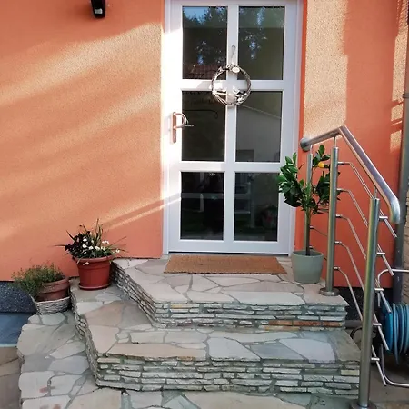 Ferienwohnung Am Waldesrand - Garten, Terrasse, Grill, Luftkuehler, Massagesessel, Kinderspielecke, Spielekonsole Котбус Экстерьер фото