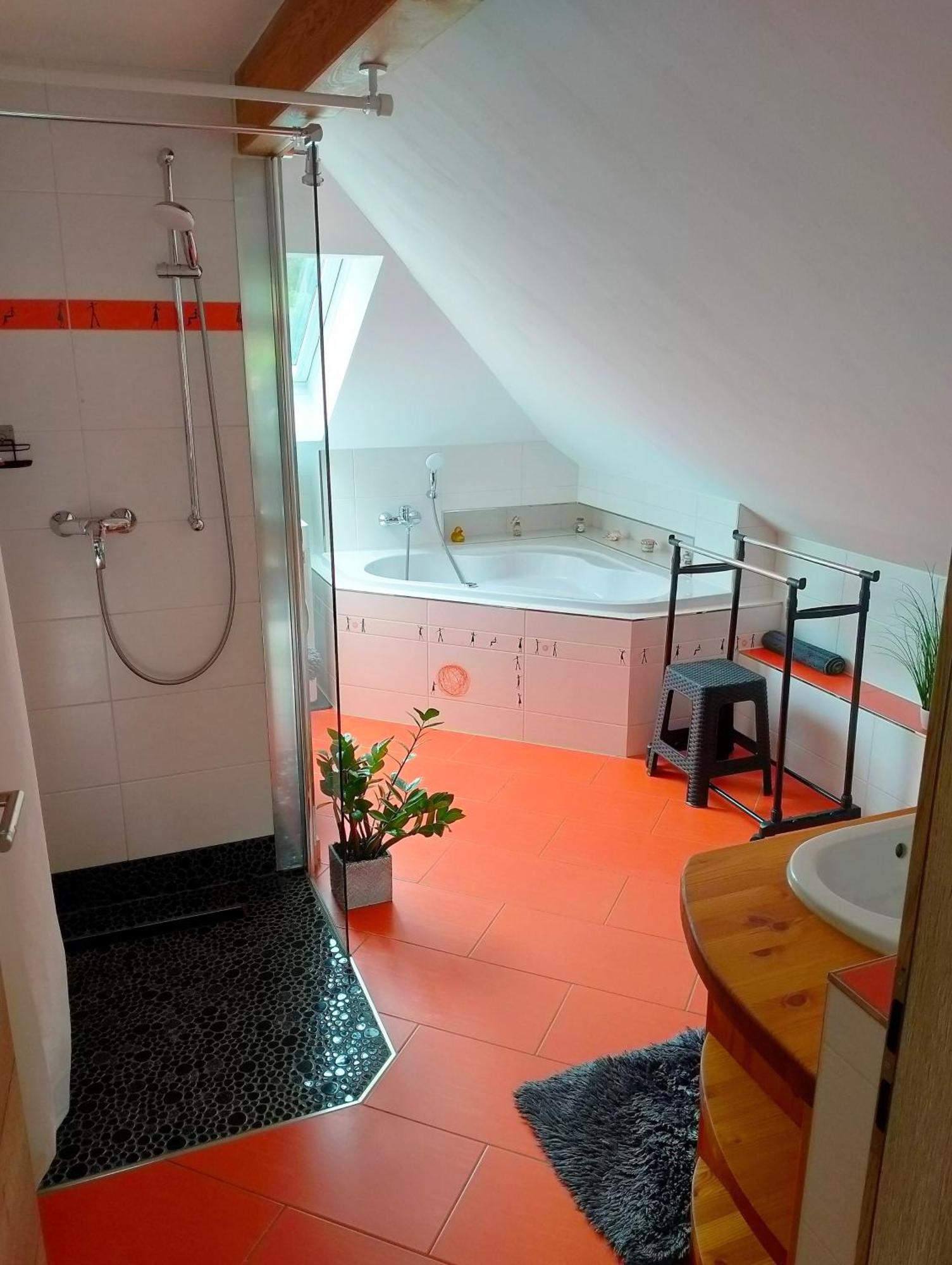 Apartment Am Waldesrand: Garden Retreat With Family-friendly Amenities Cottbus