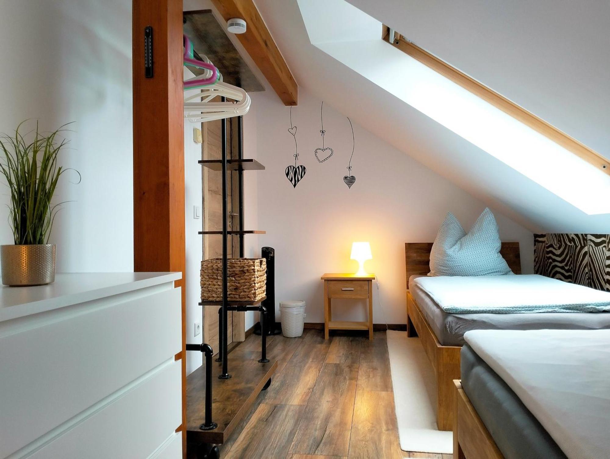 Apartment Am Waldesrand: Garden Retreat With Family-friendly Amenities