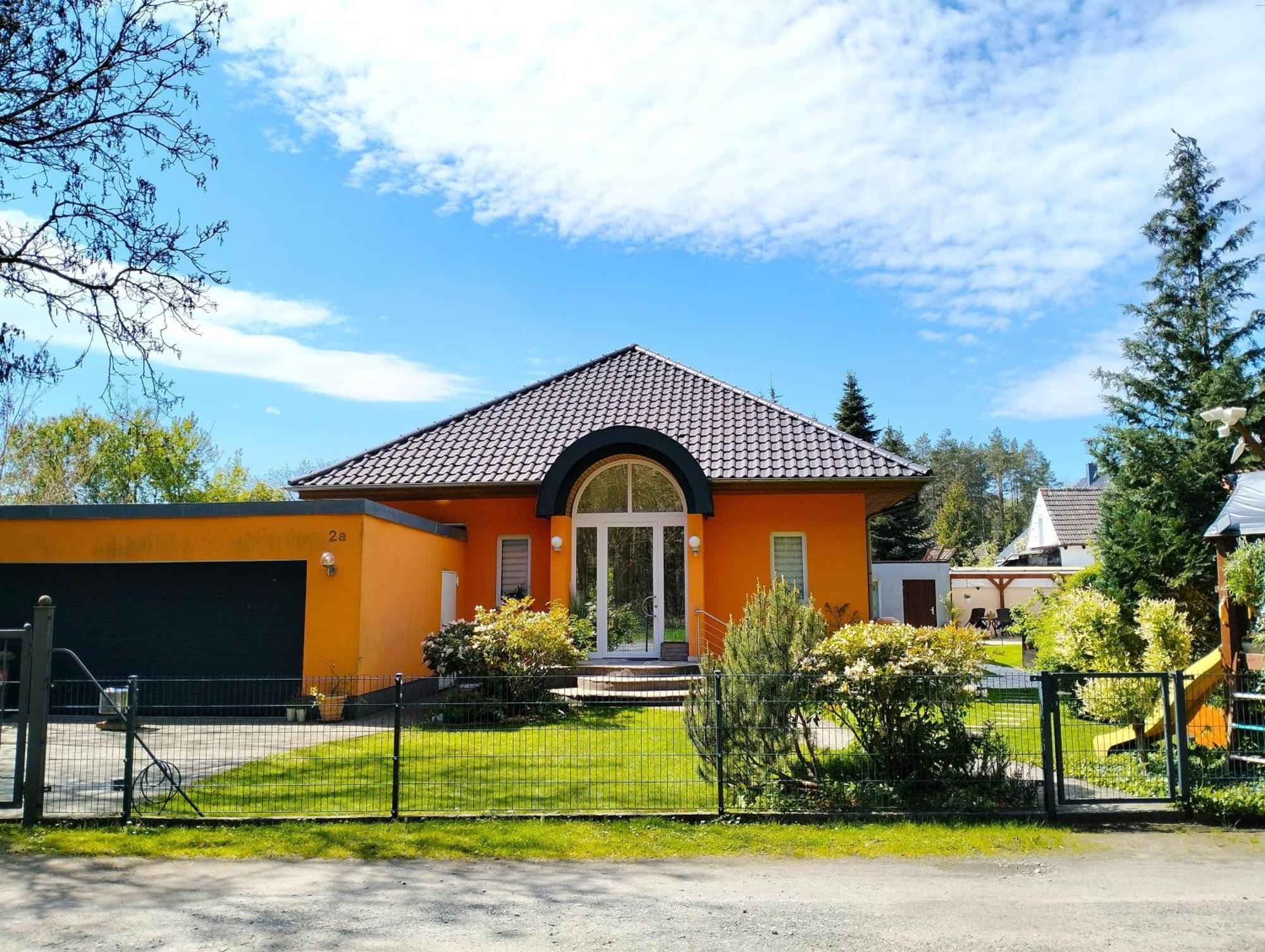 Apartment Am Waldesrand: Garden Retreat With Family-friendly Amenities *